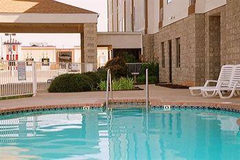 Chisholm Suite Hotel Duncan Esterno foto